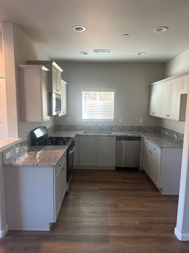 Building Photo - Wood Ranch Apartments 506