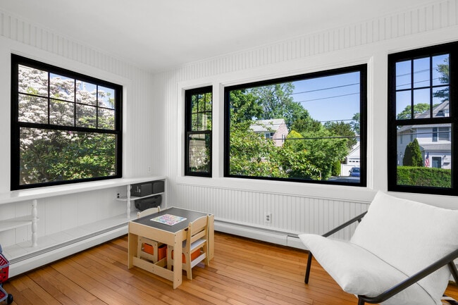 Building Photo - 217 Soundview Ave