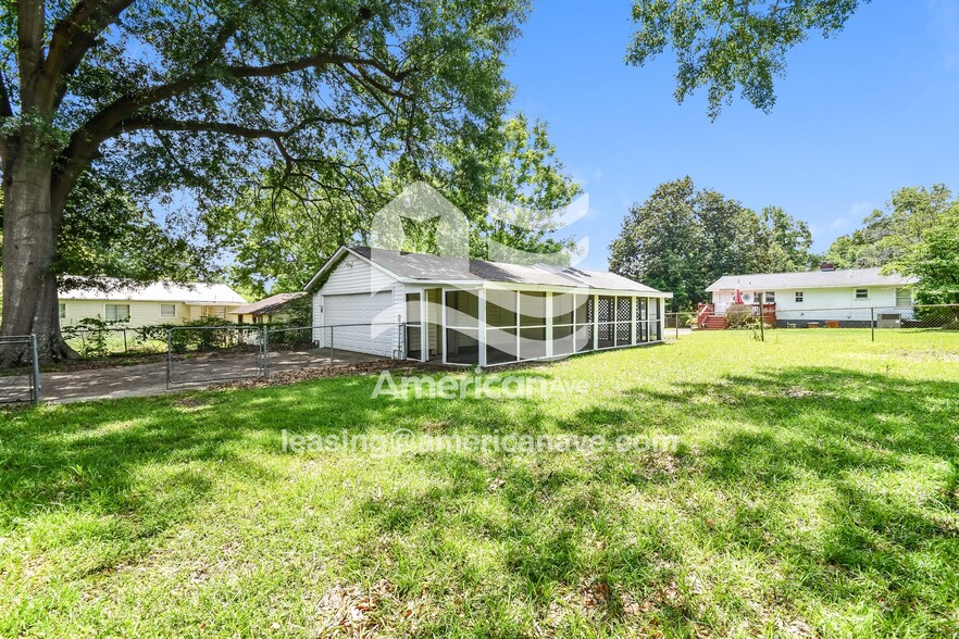 Building Photo - 3116 Cora Ave