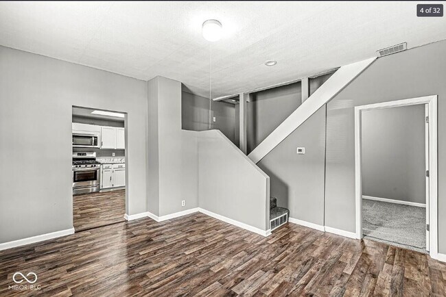Building Photo - 841 Birch Ave