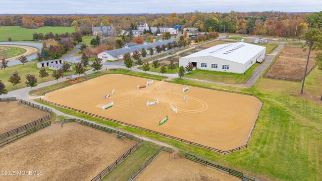 Building Photo - 52 Hill Rd