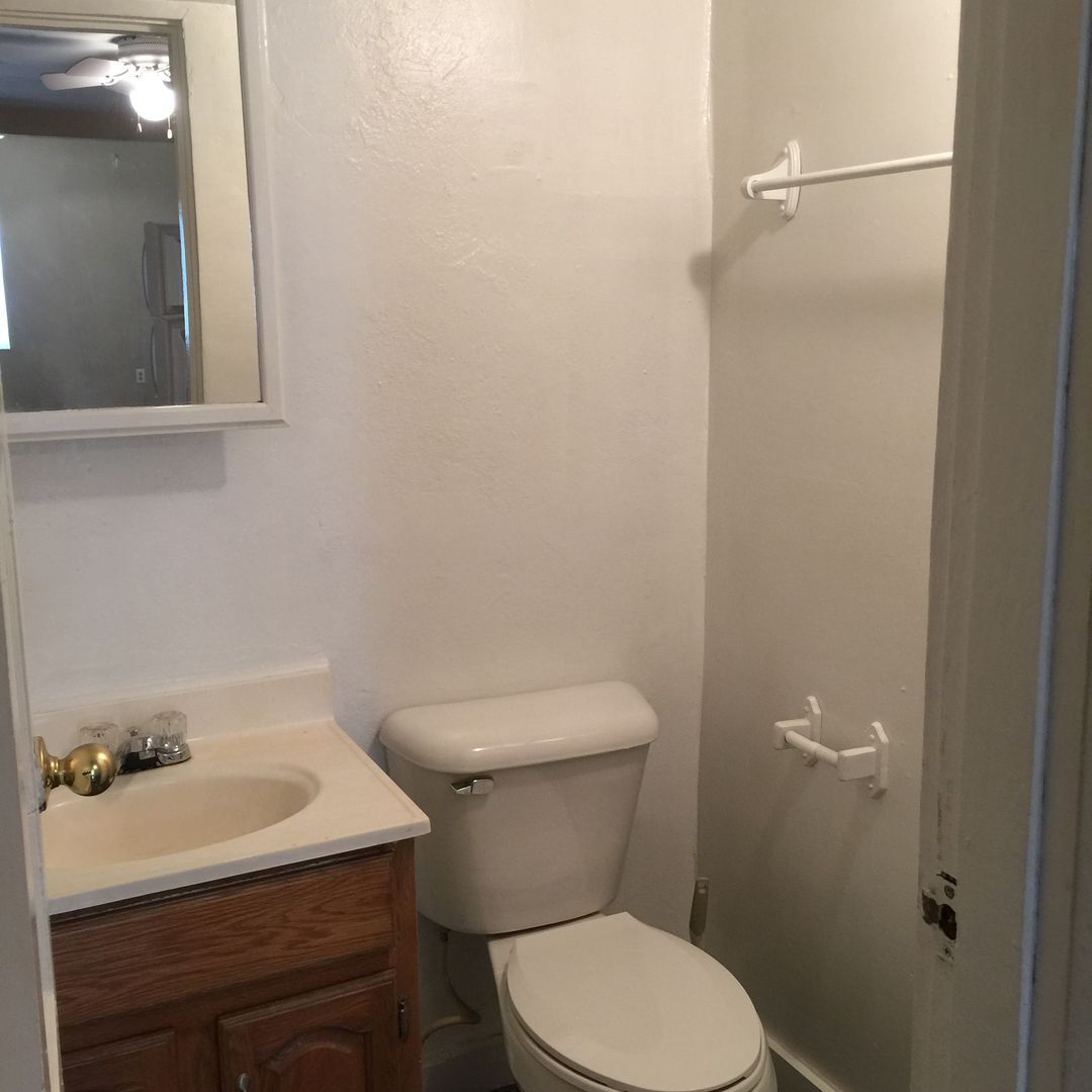 Building Photo - 110 W Walnut St