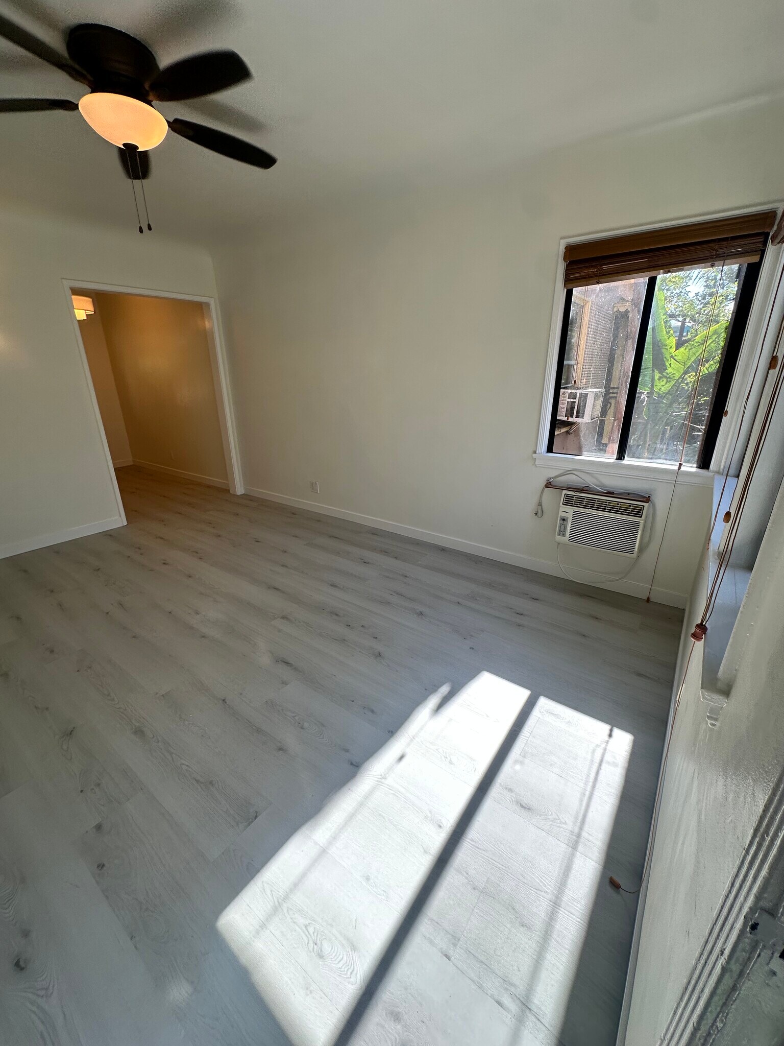 Building Photo - 2538 1/2 Military Ave