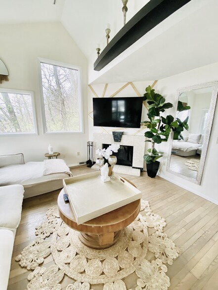 Building Photo - 2415 Maryland Ave