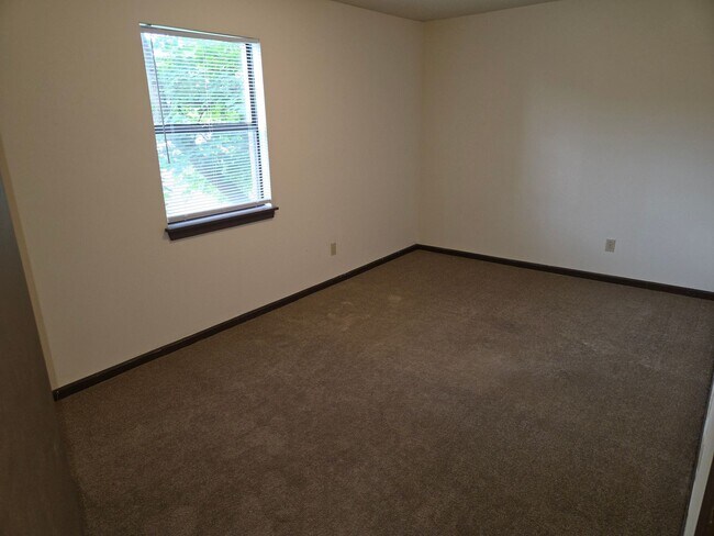 Building Photo - 505 Columbia Dr