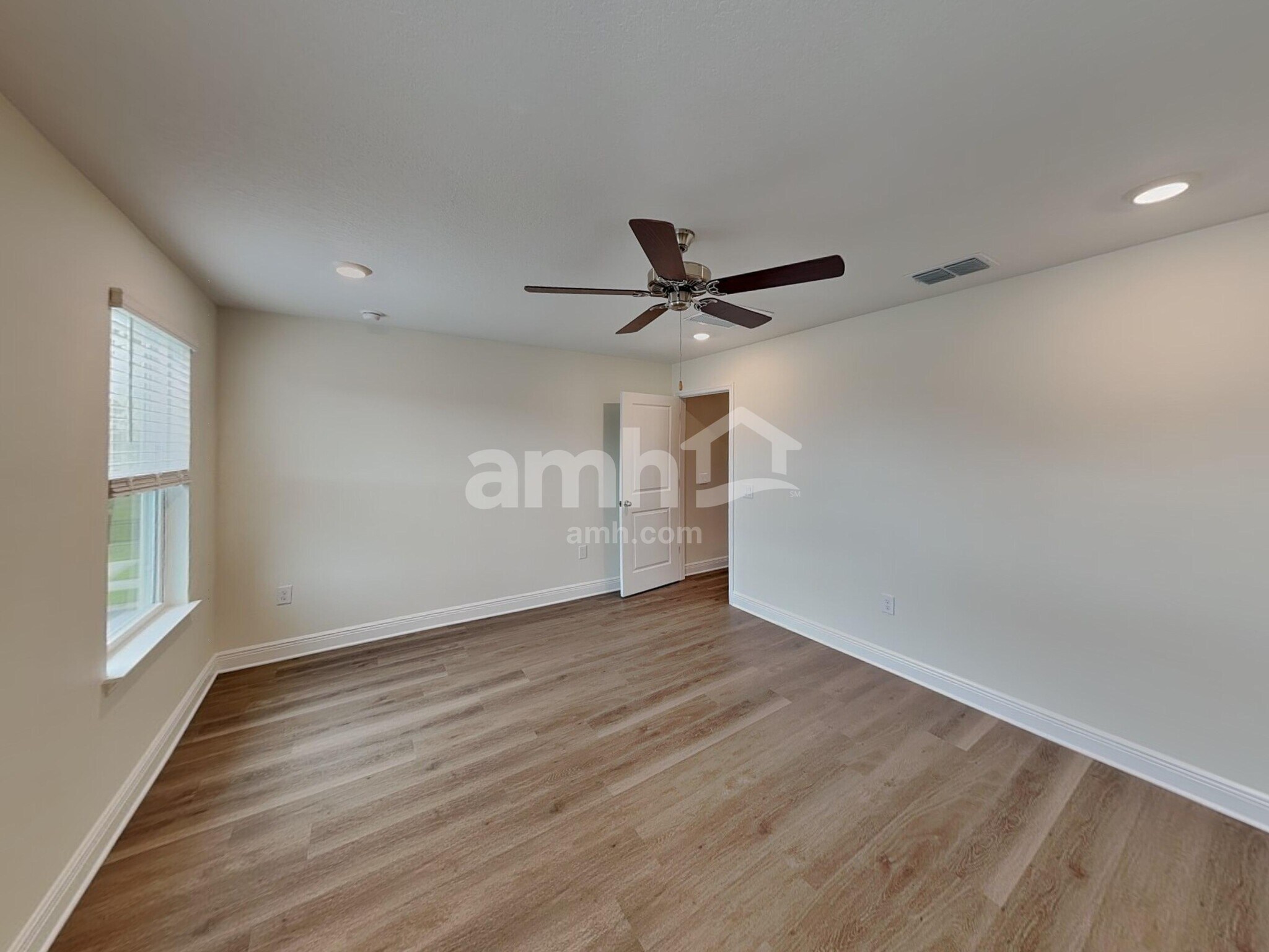 Building Photo - 6004 Pinewood Ests Dr