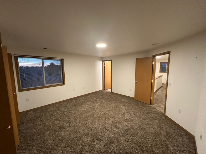 Building Photo - 1021 W Windrose Dr