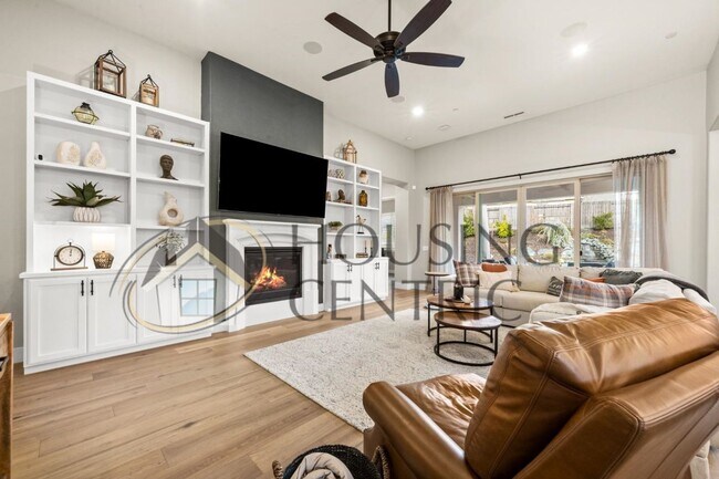 Building Photo - STUNNING Single Story Home with a Resort Style Backyard!