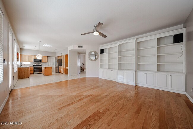 Building Photo - 5839 W Bloomfield Rd