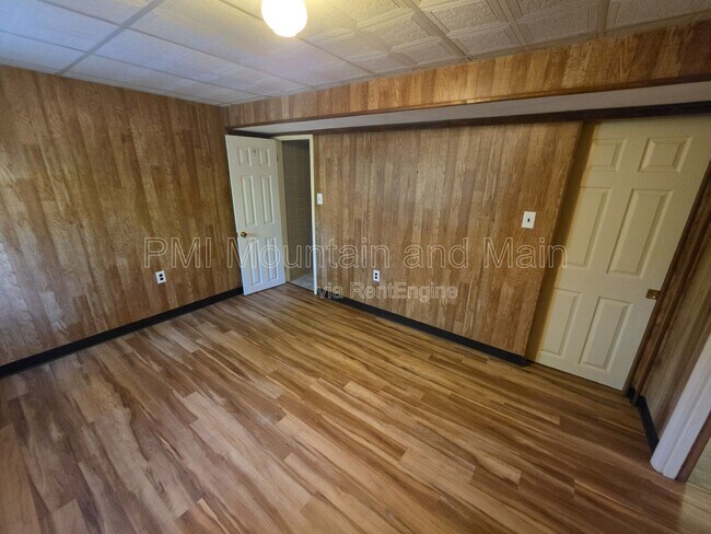 Building Photo - 15 Ginell Cir