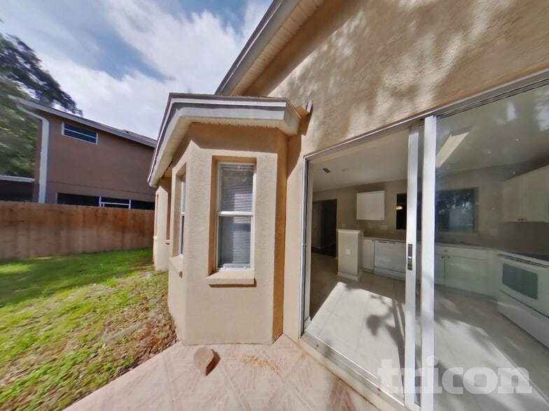Building Photo - 6739 Summer Haven Dr