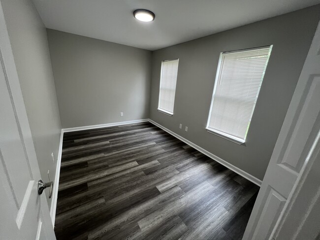 Building Photo - 8373 Thomas Rd
