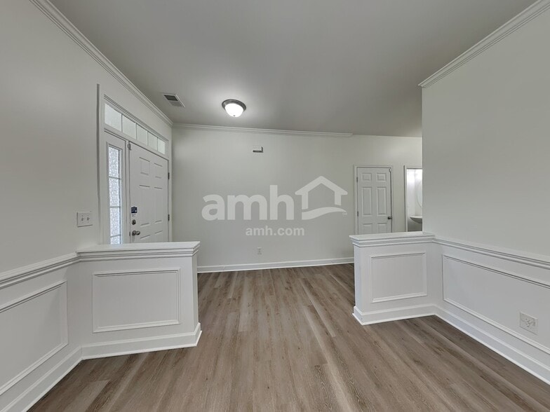 Building Photo - 3013 Corrona Ln