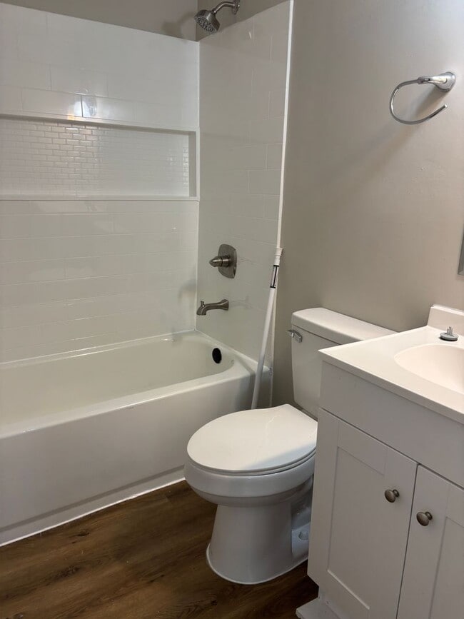 Building Photo - 713 N 6th St