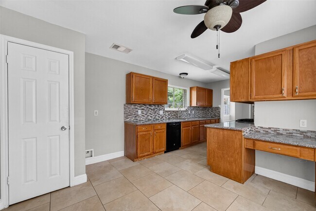 Building Photo - 3218 Tynemeadow Ct