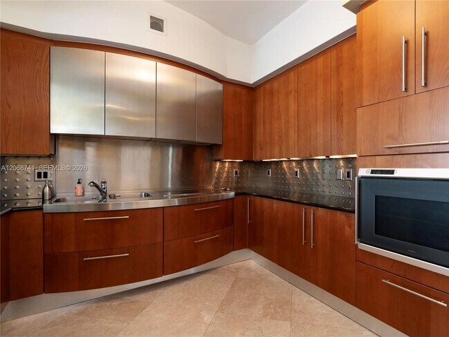 Building Photo - 18101 Collins Ave
