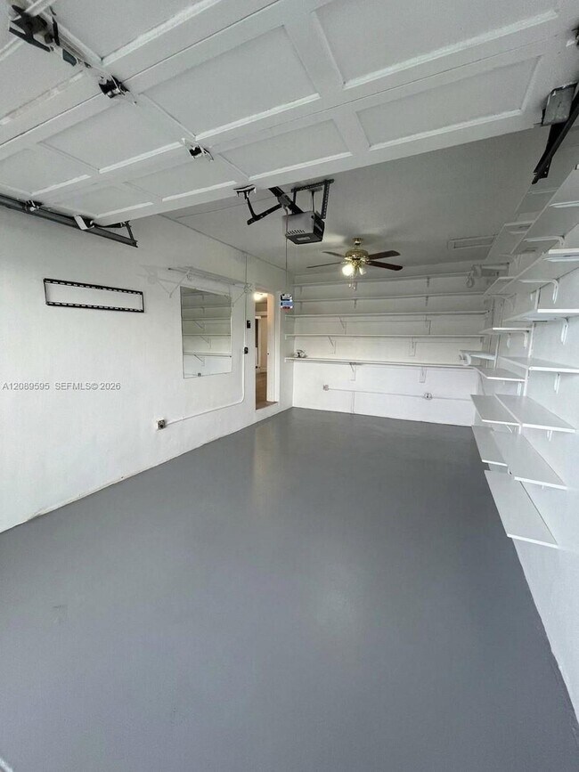 Building Photo - 1400 W 39th Pl