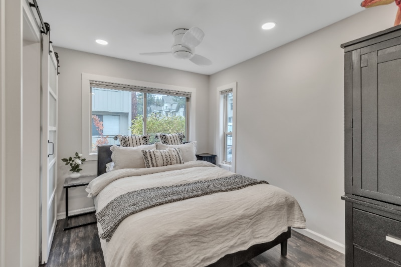 Building Photo - 989 Tahoe Blvd