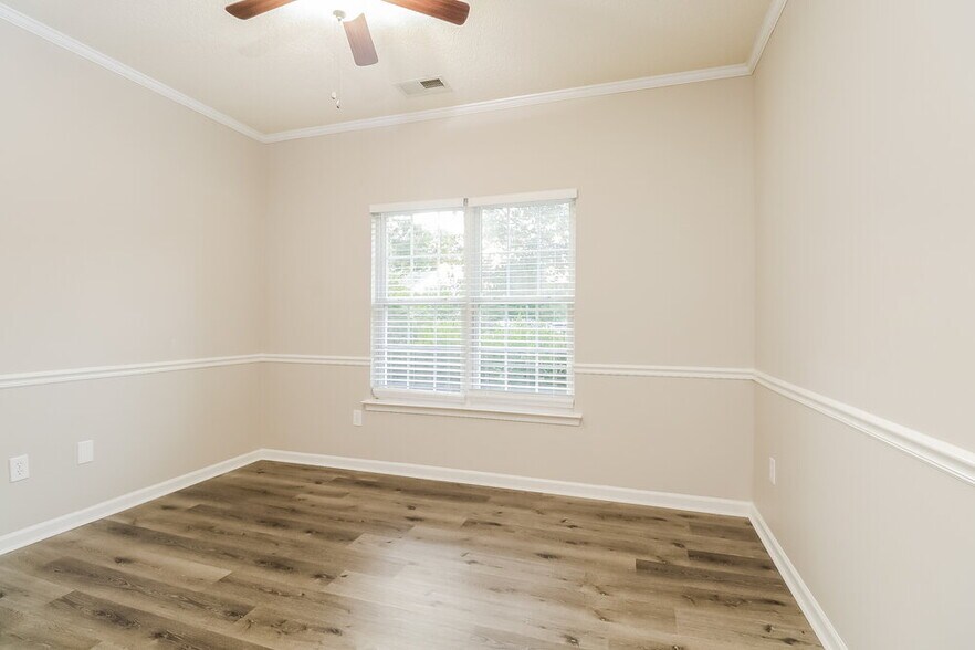 Building Photo - 15541 De Havilland Dr