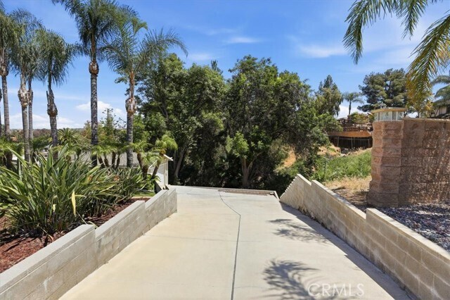 Building Photo - 16540 Wagon Wheel Dr
