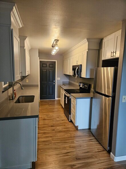 Building Photo - 60 East Falls Place