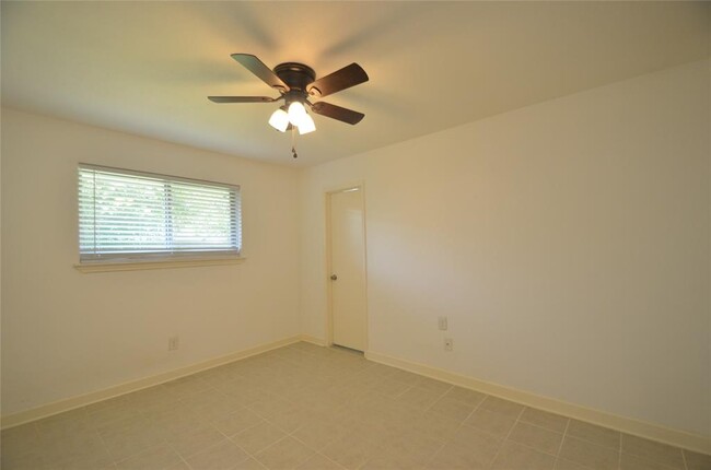Building Photo - 2618 Foliage Green Dr