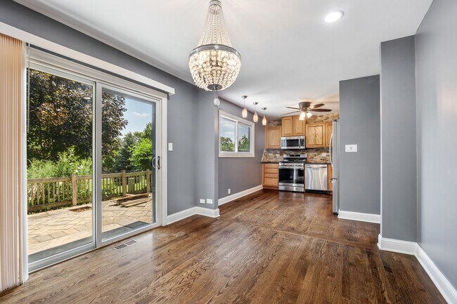 Building Photo - 713 Acadia Ct