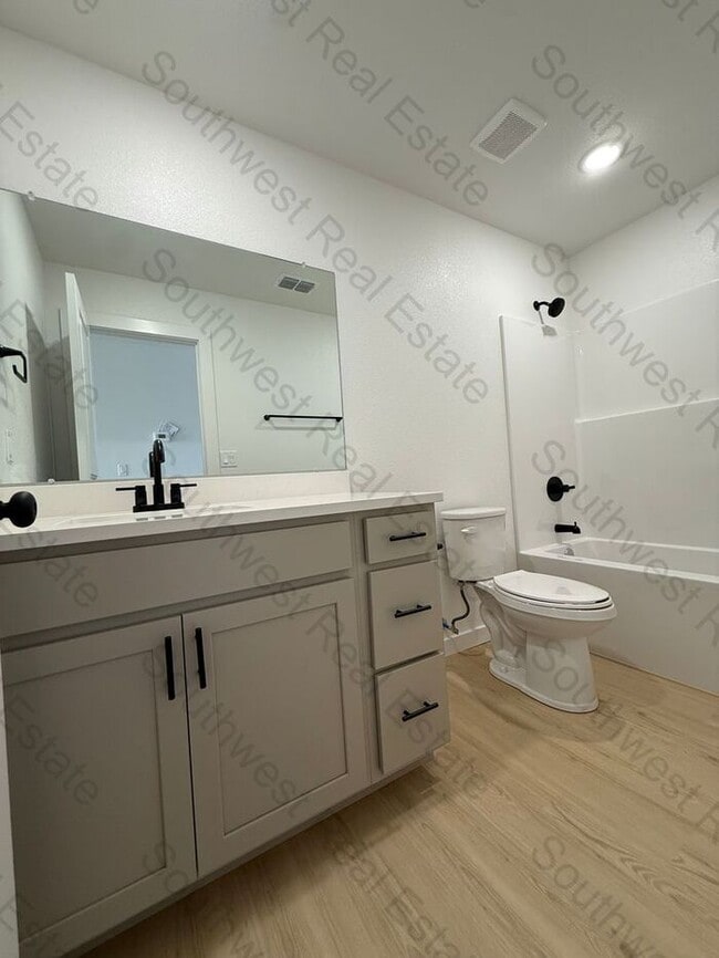 Building Photo - Brand new 2 bedroom 2 bath duplex