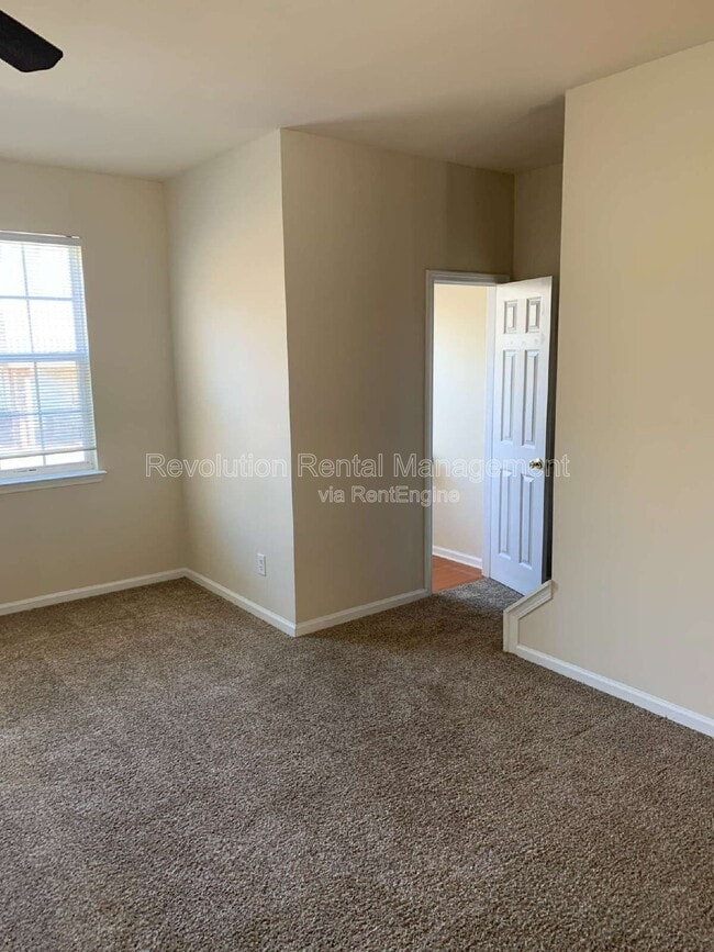 Building Photo - 6800 Blackstone Pl