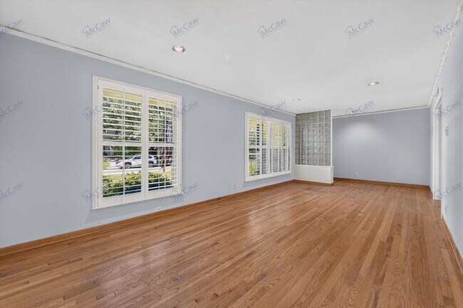 Building Photo - 3550 Ainsworth Dr