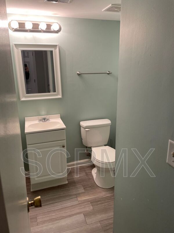 Building Photo - 10 Bass Ln