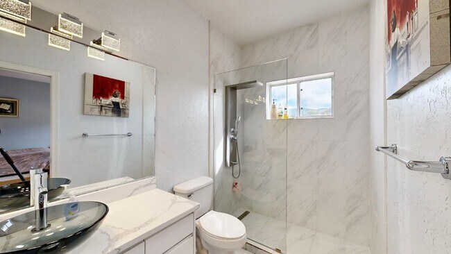 Building Photo - Move in Special Luxury 4 bedroom 4.5 bathr...