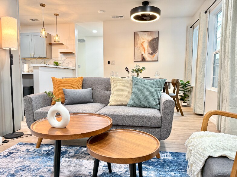 Building Photo - 3229 S Sherbourne Dr