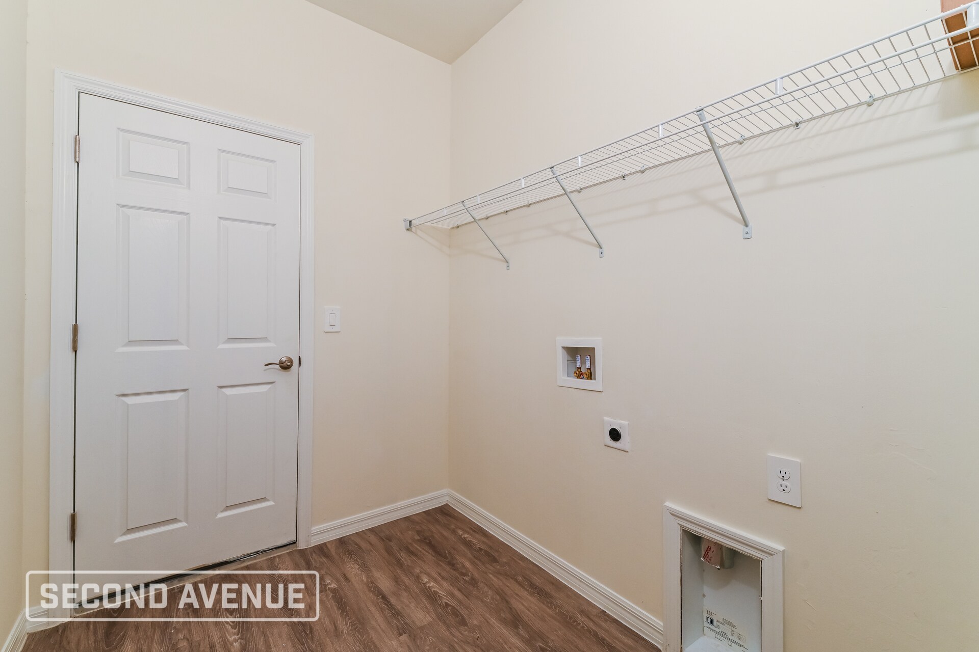 Building Photo - 2230 Jeannin Dr