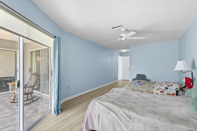 Building Photo - beautiful Sarasota 3 bedroom 2 bathroom ho...