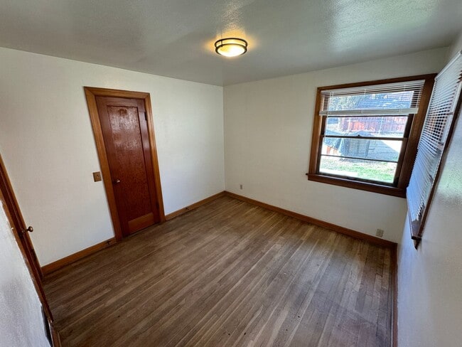 Building Photo - 417 NW 9th St