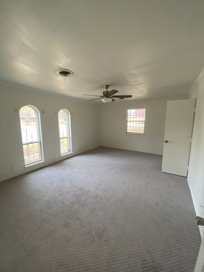 Building Photo - 3501 Langtry Dr