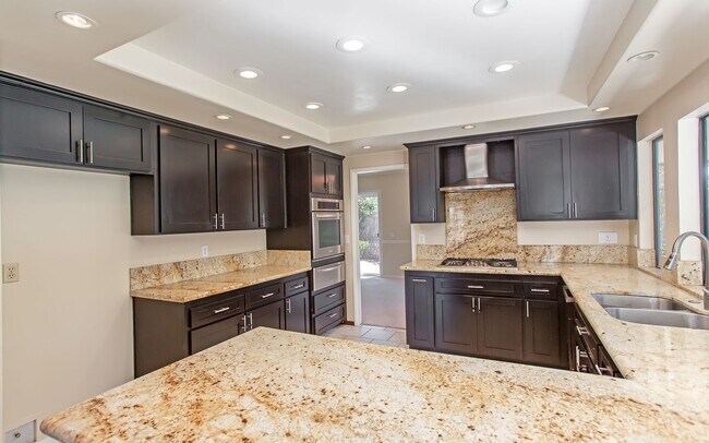 Building Photo - Charming 4 bedroom Home in Oceanside