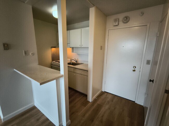 Building Photo - BEAUTIFUL STUDIO AVAILABLE AT WATERGATE COMMUNITY IN EMERYVILLE!!!