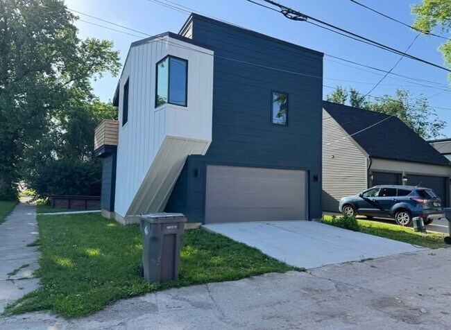 Building Photo - Vaulted Ceilings & Hardwood Floors in This Charming Indianapolis L