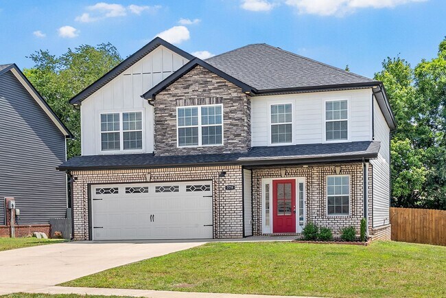 Building Photo - Pet Friendly Five Bedroom!