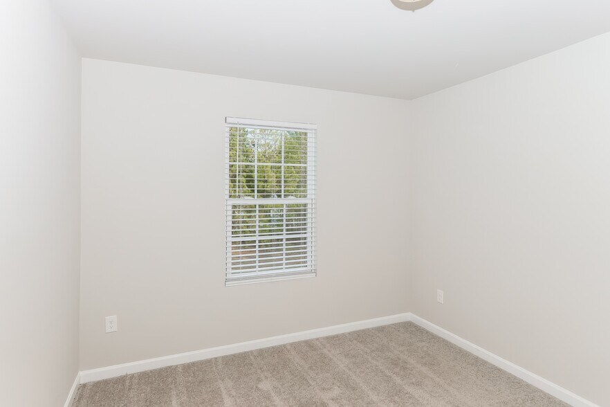 Building Photo - 1613 Pauli Dr