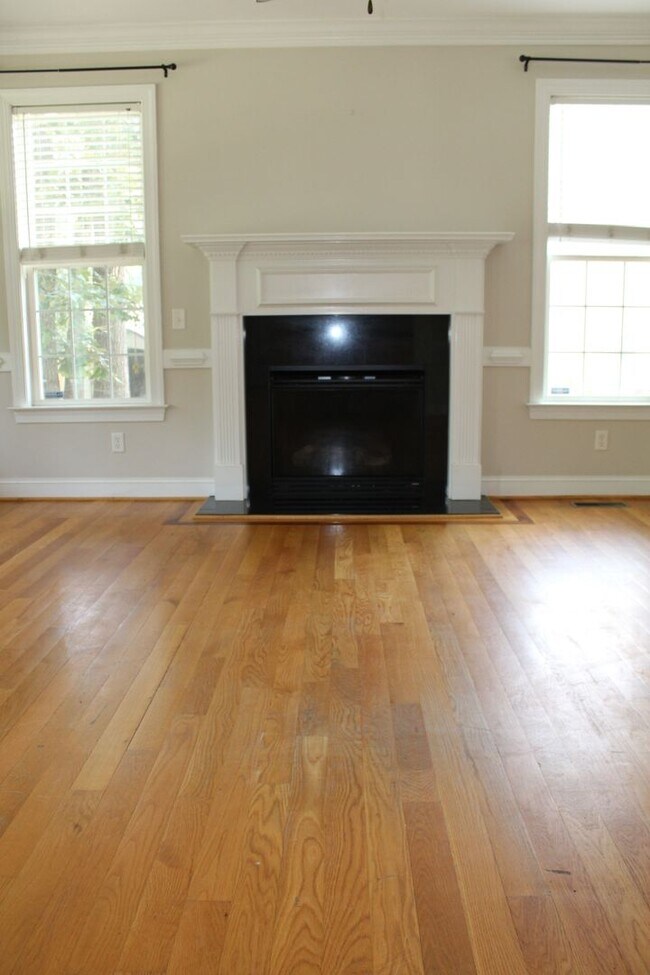 Building Photo - 113 Red Field Pl