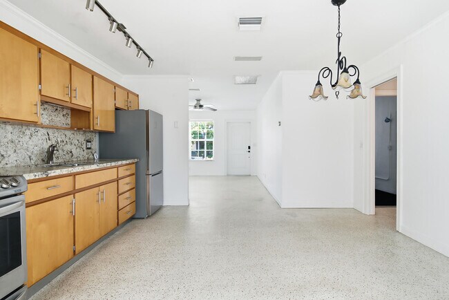 Building Photo - 205 Rutland Blvd