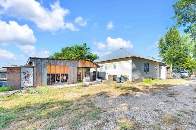 Building Photo - 20235 Engelmann Ln