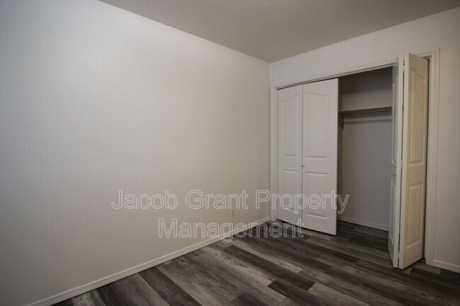 Building Photo - 2102 Stace St