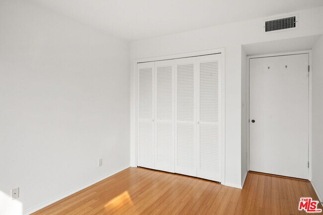 Building Photo - 1011 Pacific St