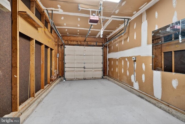 Building Photo - 8813 Francesca Dr