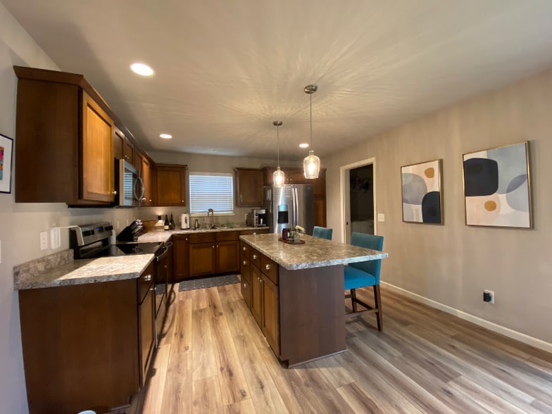 Building Photo - 204 Sugar Maple Ln