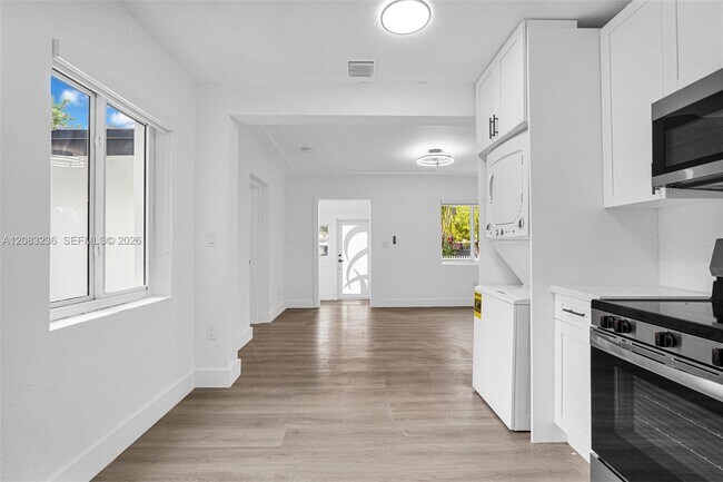 Building Photo - 250 NW 45th St